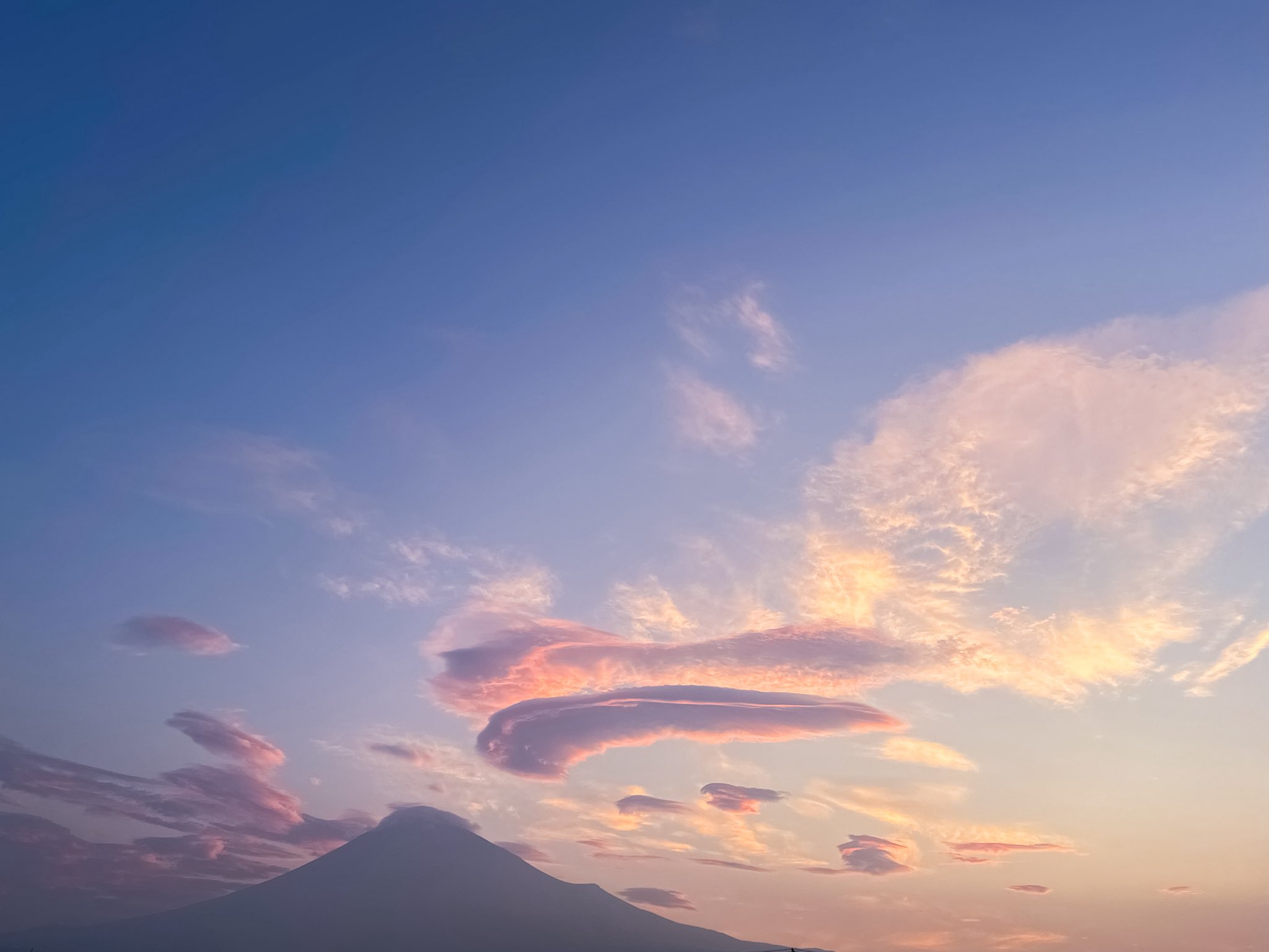 富士山になります。 富士山と空(富士宮から) (@mt3776fujisan) / X