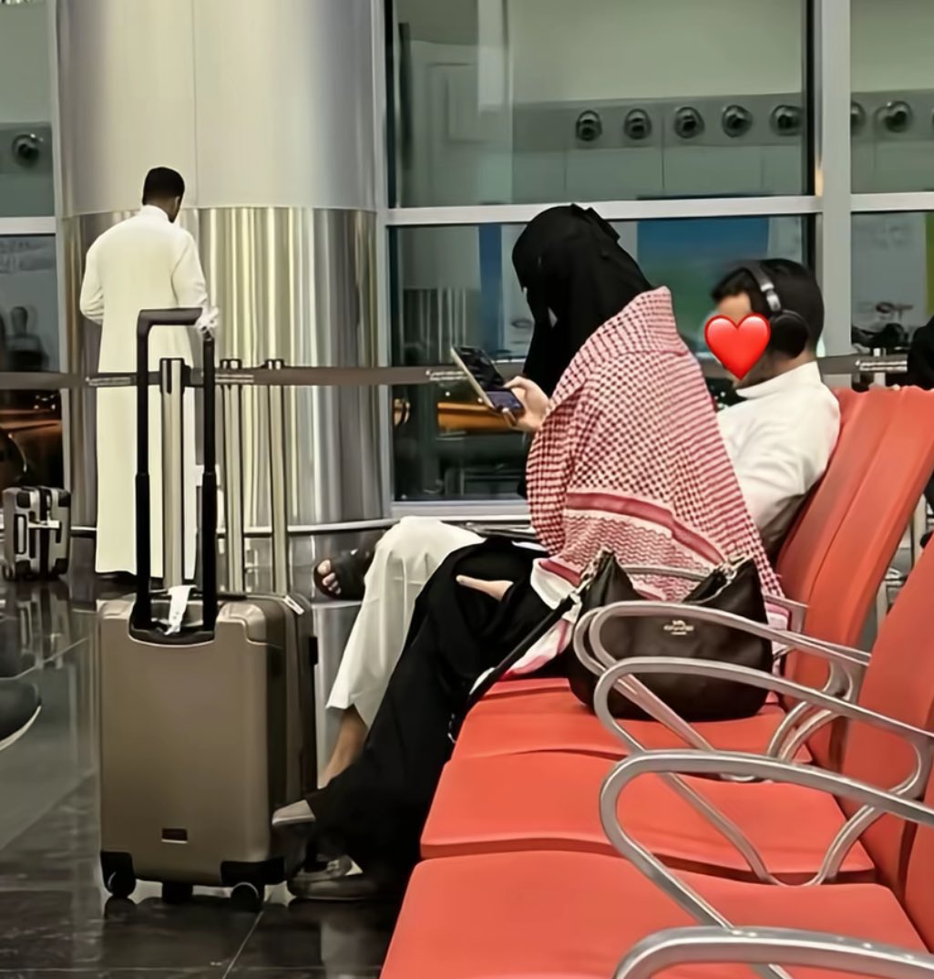 من دخلتي صدري الخايف أمنتي
ما بعد رجفة غلاك إلا السلامه

قمت أرتب فوضى قلبي من سكنتي
موطنك هالقلب إلى يوم القيامه "