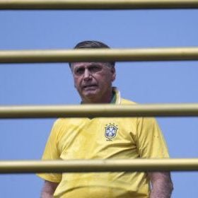 🚨 URGENTE: Internautas Convocam paralisação de Caminhoneiros por todo país, após ser decretado a Prisão domiciliar do Ex-Presidente Jair Bolsonaro. 

Você concorda? Sim, Não ou improvável.