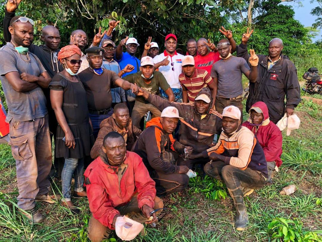 GilbertMokonzo's tweet image. En décembre 2018,sénateur @WillyBussa,@BussaGael et le sénateur honoraire #Norbert ont mené,avec sacrifices et détermination,la campagne électorale à #Budjala,Plutôt que de céder à la haine et à la jalousie,reconnaissons la valeur de ceux qui ont travaillé pour préparer l’avenir.