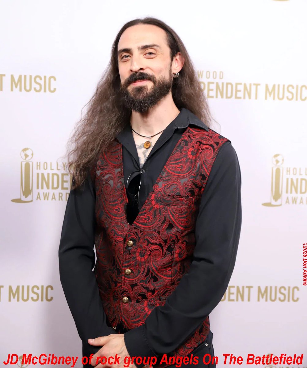 Can’t help but smile at the way things have been going lately.

Shot by the ever so talented Don Adkins the other night during the red carpet for the <a href="/him_awards/">Hollywood Independent Music Awards</a> in Los Angeles.

#metalmusician #awardceremony #heavymetal