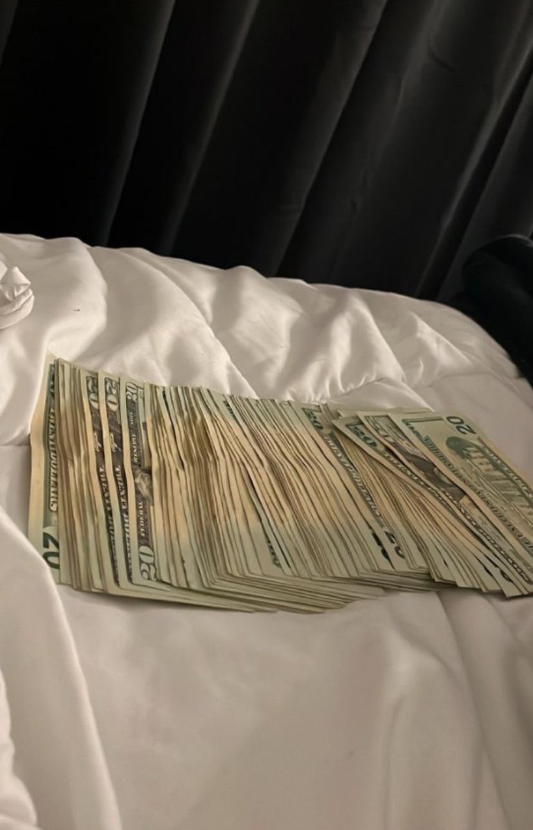 🚨IMPORTANT🚨 IF YOU WANNA MAKE ALOT OF MONEY COACHING PEOPLE IN CLASH ROYALE DM ME👌. MY WEBSITE COACHROYALE IS IN NEED OF COACHES. DM ME FOR INFORMATION ❤️