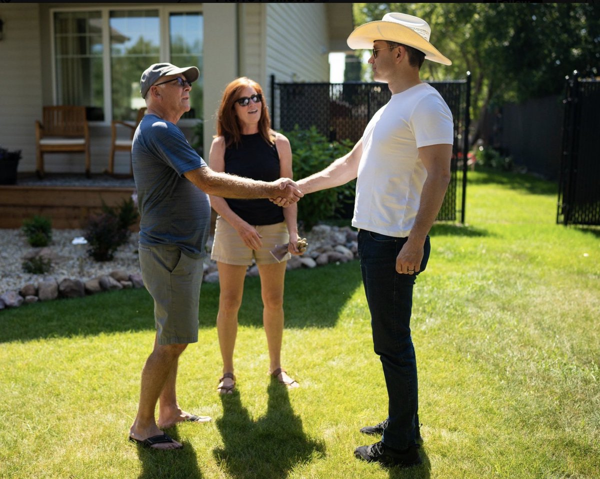 @RGBAtlantica (@rgbatlantica) on Twitter photo Pierre visits the “little people” of Alberta. 😁
Either than or he grew a foot taller. This is so fake. <a href="/CPC_HQ/">Conservative Party</a> Pierre visits the “little people” of Alberta. 😁
Either than or he grew a foot taller. This is so fake. <a href="/CPC_HQ/">Conservative Party</a>