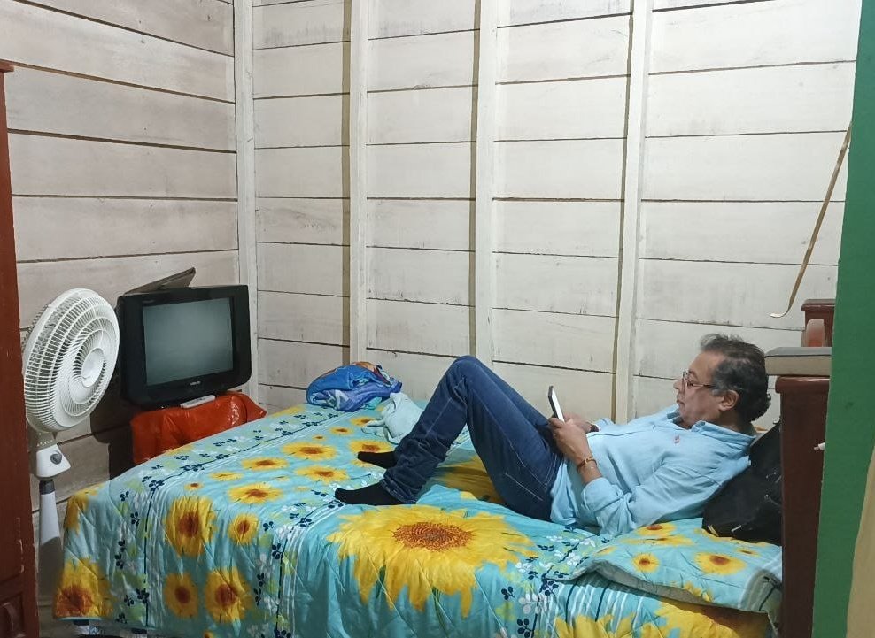 nada como el hogar después de un arduo día lleno de licor, rumba problemática y más