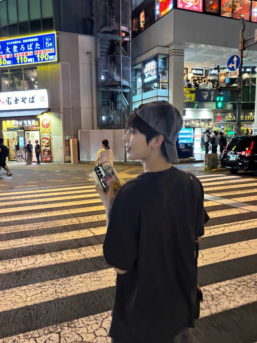 👤: so how do i date you?
🦊: hmm, you just have to like me

SUNOO PLEASEEE I ALREADY LETS GO ON A DATEE ☺️🫶🏼😭