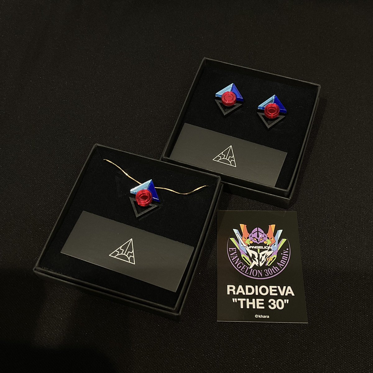 【TOKYO-01(池袋)】《新商品》
RADIO EVA"THE 30"「SAKIEL STUDS / NECKLACE by MYSTIC FORMS(Gold-Blue)」「RAMIEL STUDS / NECKLACE by MYSTIC FORMS（Iceblue-Blue-Red）」が入荷！

ジュエリーブランド「MYSTIC FORMS」とのコラボシリーズから第二弾が登場!