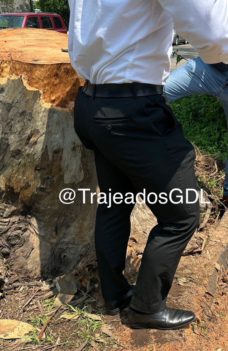 Ay 😰 ¿hace calor aquí o soy yo?🔥🔥🔥🤤🤤 muestren su trajeado favorito que los hace sudar 🥵🥵🥵