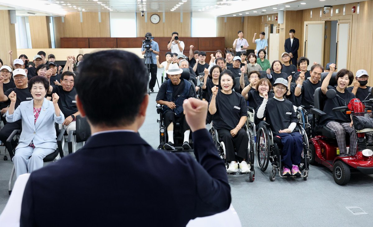 joksil's tweet image. 대전 동구 장애인체육회 출정식을 가졌습니다. 론볼, 게이트볼, 파크골프 대회에 차례로 출전합니다. 장애를 넘어 끝없이 도전하는 선수 여러분의 땀과 열정에 박수를 보냅니다. 누구나 차별 없이 즐기는 생활체육을 위해 아낌없이 돕겠습니다.

#박희조 #대전동구청장 #장애인체육회 #생활체육