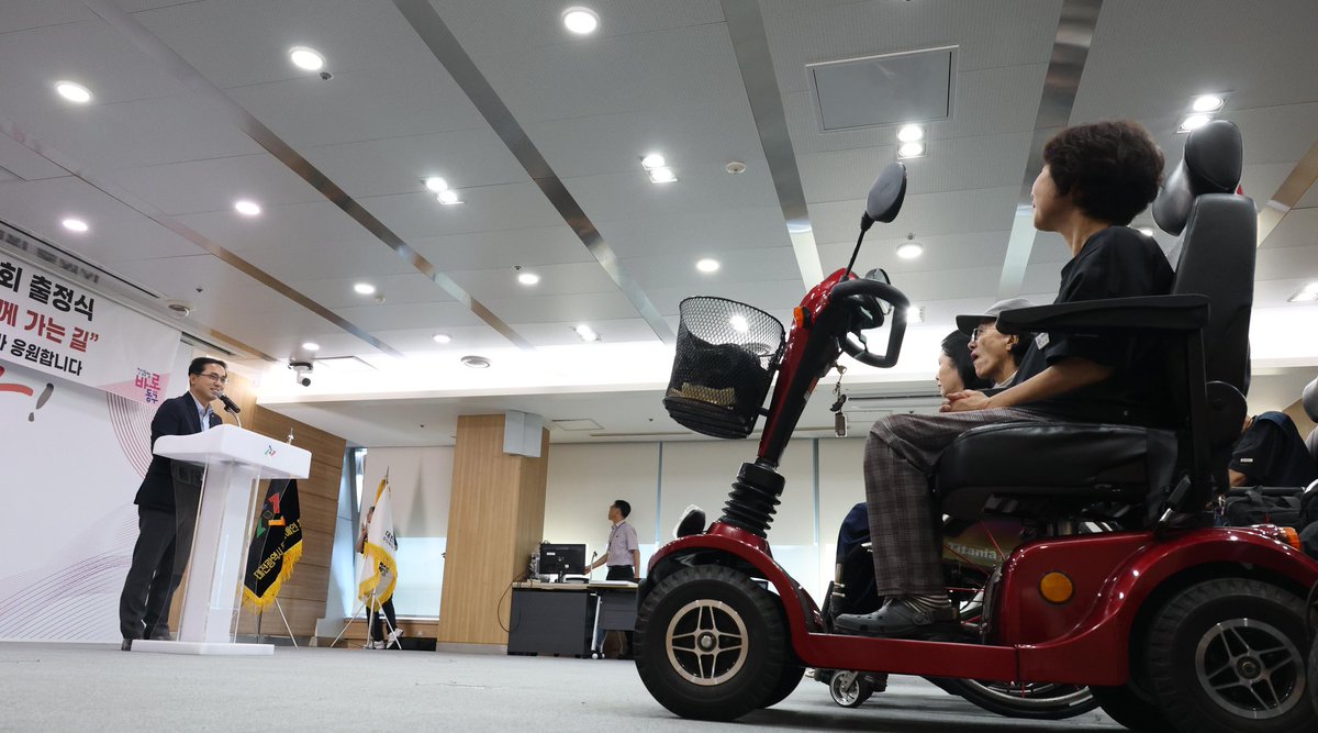 joksil's tweet image. 대전 동구 장애인체육회 출정식을 가졌습니다. 론볼, 게이트볼, 파크골프 대회에 차례로 출전합니다. 장애를 넘어 끝없이 도전하는 선수 여러분의 땀과 열정에 박수를 보냅니다. 누구나 차별 없이 즐기는 생활체육을 위해 아낌없이 돕겠습니다.

#박희조 #대전동구청장 #장애인체육회 #생활체육