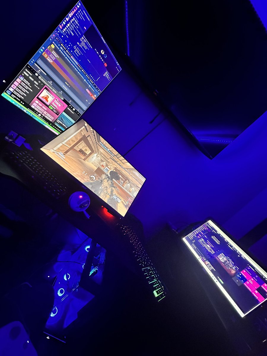 Develops____'s tweet image. tune in the stream twitch.tv/rhixyy