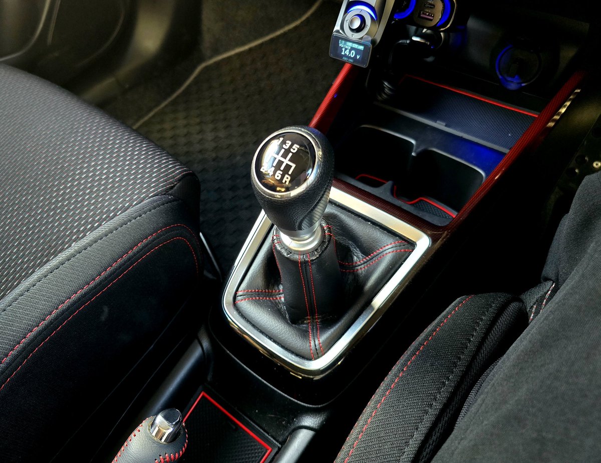 １ヶ月ほど前からMT車乗ってます。
ほぼ教習所以来のMT車でしたが、やっと慣れてきました♪
まだちょっと緊張するけどMT楽しいです😁