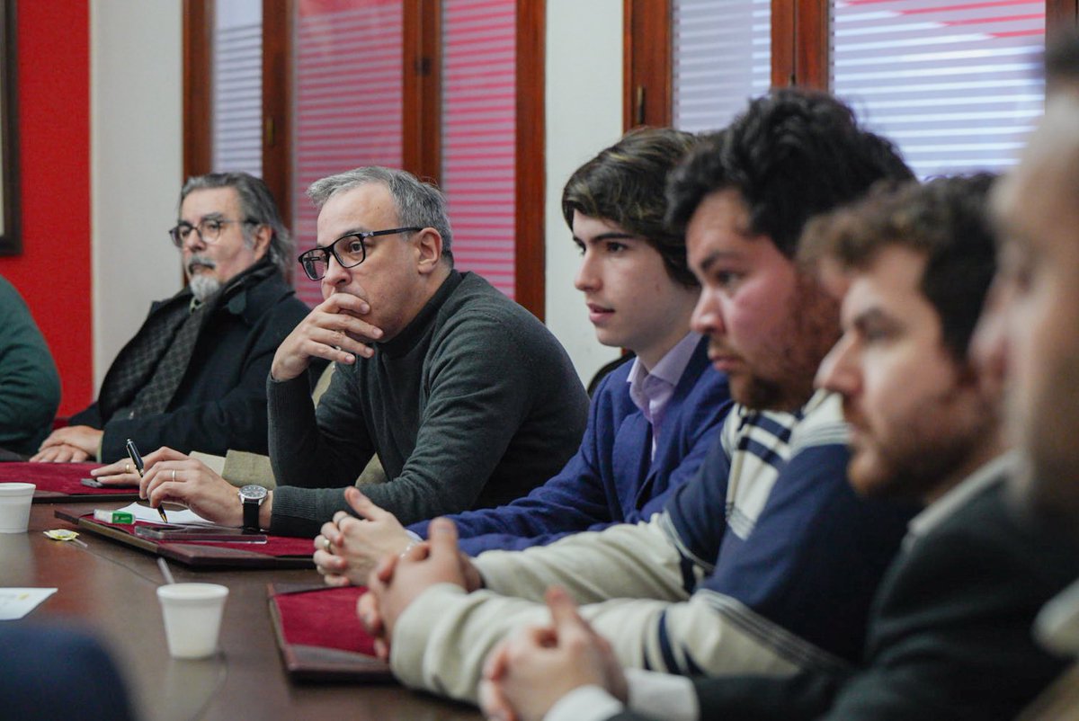 📍El Comité Ejecutivo Nacional (CEN) del Partido Colorado recibió en su sesión al Comité Ejecutivo Departamental de Montevideo (CED).

Un intercambio clave para fortalecer el trabajo conjunto y seguir construyendo el futuro del Partido en la capital.