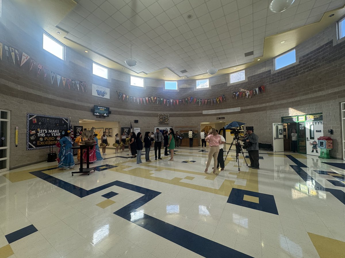 KTSM is about to go live (6:30pm) here at FMS!! Ready, set, ROAR!! Prendan las teles and watch greatness happen!! Go FMS!! Go WILDCATS!!