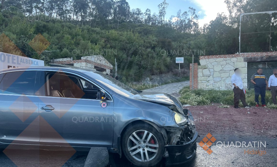 🚨🚨Se registra accidente automovilístico sobre la antigua carretera Pachuca-Real del Monte, donde se vieron involucrados al menos 4 vehículos a la altura de la desviación a Cristo Rey, lo que provoca tráfico en la zona. #TomaPrecauciones
📸 Fotos: Edgar Nolaf

#LoVíEnQuadratín