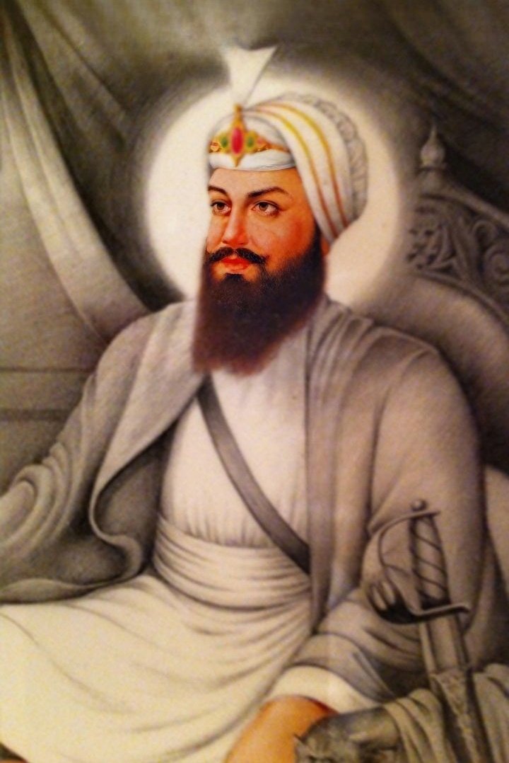 ਜਿਨ ਭੈ ਅਦਬ ਨਾ ਬਾਈ ਧਾਰਾ ॥ 
ਜਾਨੋ ਸੋ ਸਿਖ ਨਹੀ ਹਮਾਰਾ ॥