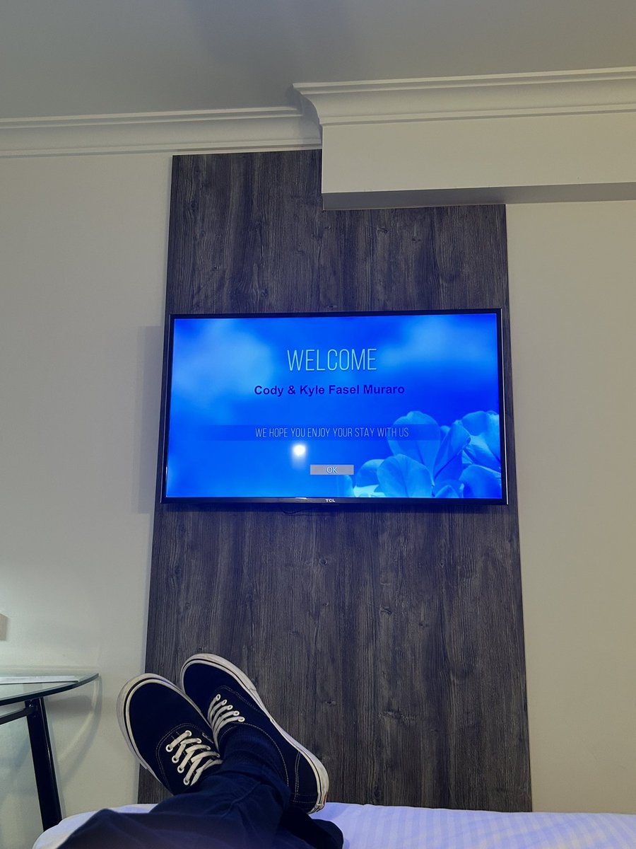 realfriendsband's tweet image. Love is in the air. 🖤💍