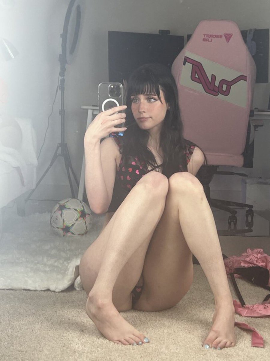 My cute feet 🤭
