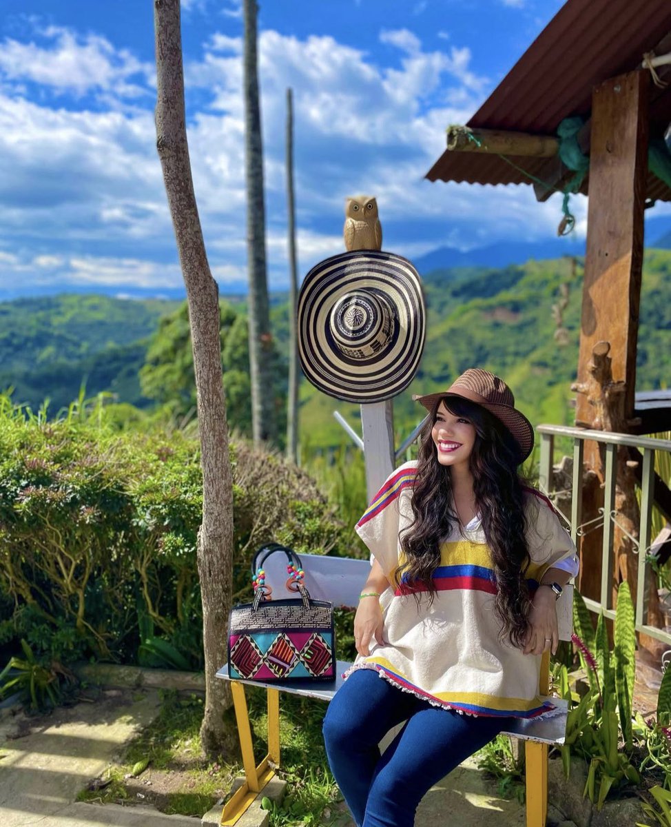 Esta soy yo, con foto y nombre real.

Yo doy la cara, apoyo a Fajardo y apuesto por un país decente!

Pero claro, es más fácil esconderse detrás de un avatar para defender caudillos, justificar la corrupción y posar de valiente desde el anonimato.

#AdelanteConFajardo 🇨🇴