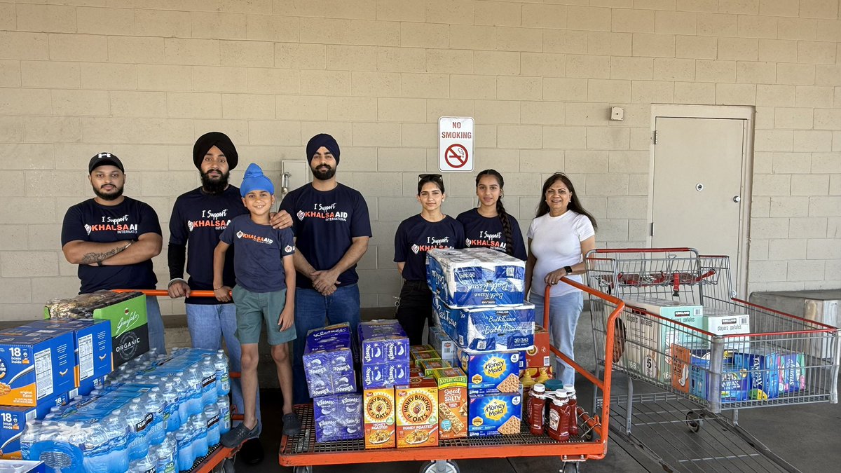 KhalsaAidUSA's tweet image. Khalsa Aid California provided much needed food &amp;amp; hygiene essentials to Breaking the Chains in Fresno, CA. 

#hygieneessentials #fresno #khalsaaidusa #khalsaaid