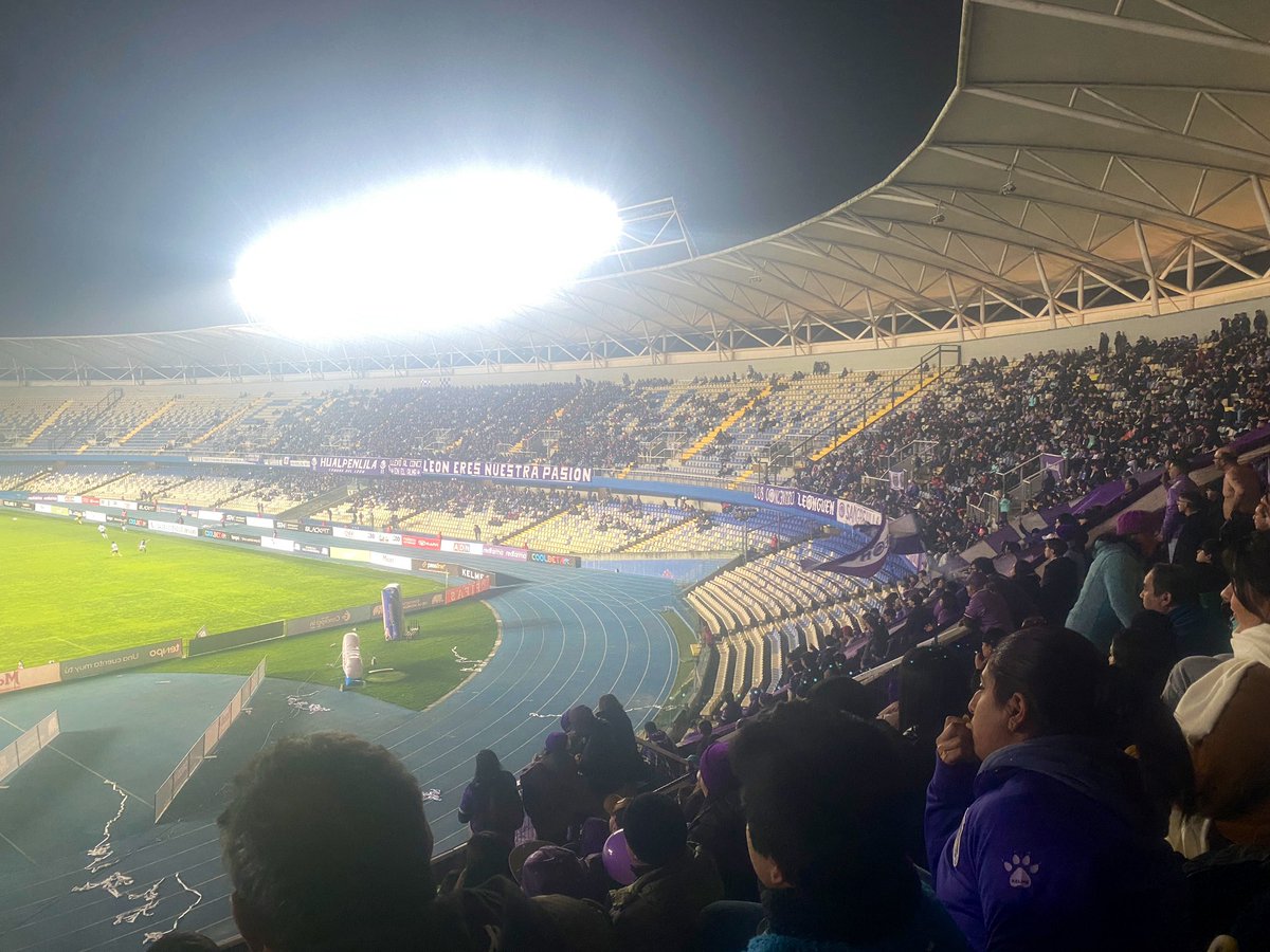 Víctor Tornería (@vtorneria) on Twitter photo Lunes 19:30 horas, calculo 7.200 a 7.300 hinchas en el <a href="/EsterRoaoficial/">Estadio Ester Roa</a> viendo al Conce. Lunes 19:30 horas, calculo 7.200 a 7.300 hinchas en el <a href="/EsterRoaoficial/">Estadio Ester Roa</a> viendo al Conce.