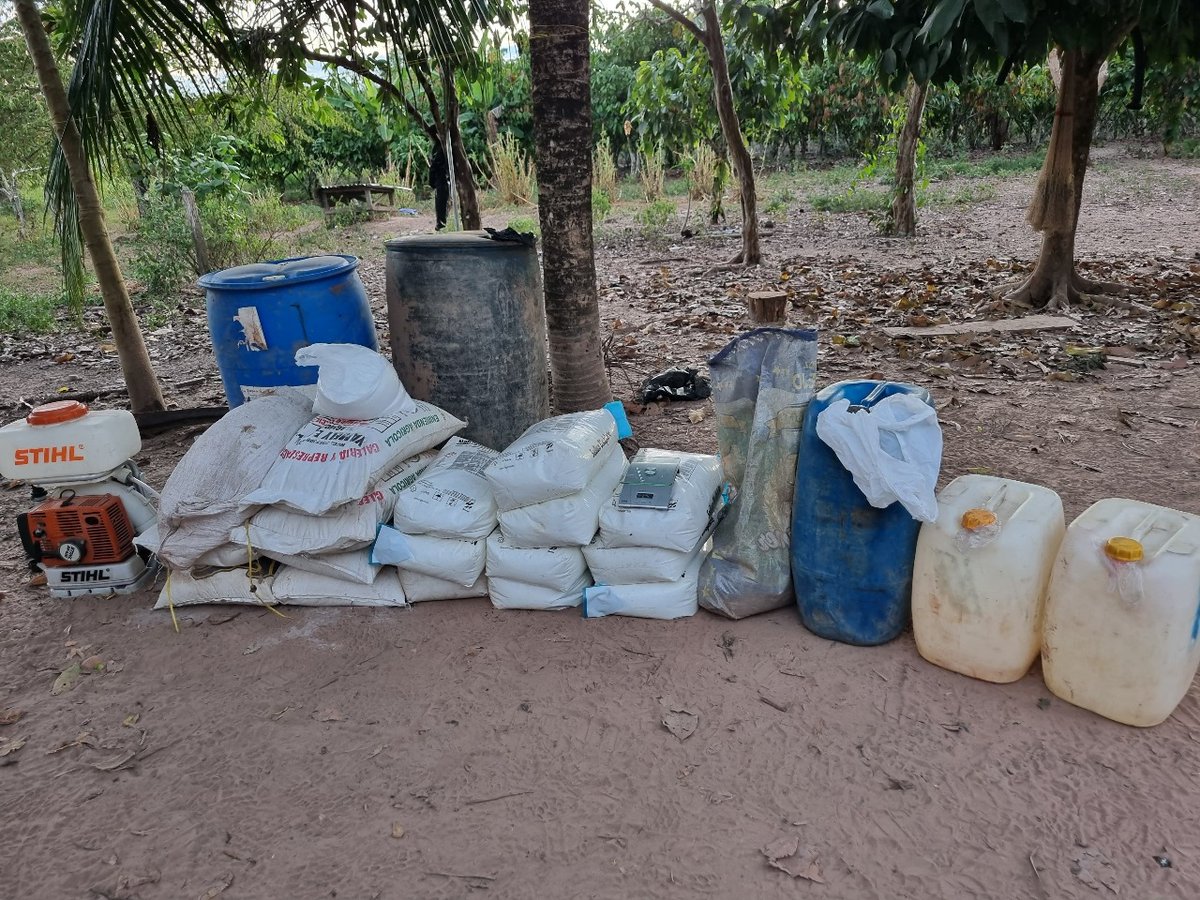 Policía Nacional del Perú (@policiaperu) on Twitter photo La <a href="/PoliciaPeru/">Policía Nacional del Perú</a> da un duro golpe al narcotráfico. En #Huánuco, se destruyó un laboratorio clandestino y centros de acopios de insumos químicos ilegales para elaborar PBC, logrando desmantelar la infraestructura de esta organización criminal. #PoliciasEnAcción La <a href="/PoliciaPeru/">Policía Nacional del Perú</a> da un duro golpe al narcotráfico. En #Huánuco, se destruyó un laboratorio clandestino y centros de acopios de insumos químicos ilegales para elaborar PBC, logrando desmantelar la infraestructura de esta organización criminal. #PoliciasEnAcción