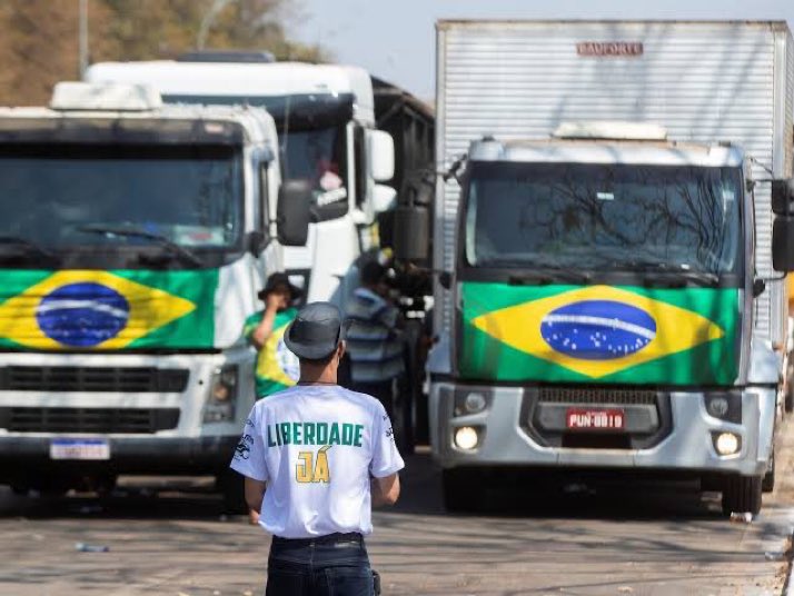 DemocraciaBR_Ja's tweet photo. Paralisação geral dos caminhoneiros está confirmada. https://t.co/hoLAPIfwFr