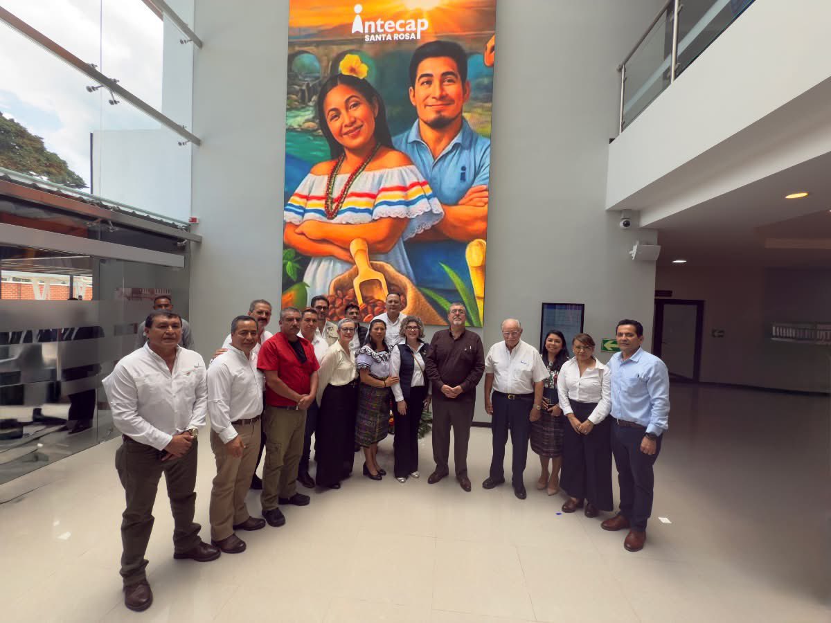 🎉 ¡INTECAP Santa Rosa ya es una realidad!

Hoy inauguramos un moderno centro con 7,800 m², talleres y laboratorios para atender a más de 1,000 participantes en distintas jornadas.
Un espacio para impulsar el talento, la productividad y el desarrollo de la región.