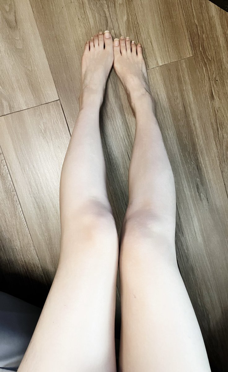 Do you want to take a closer look at my toes?💋