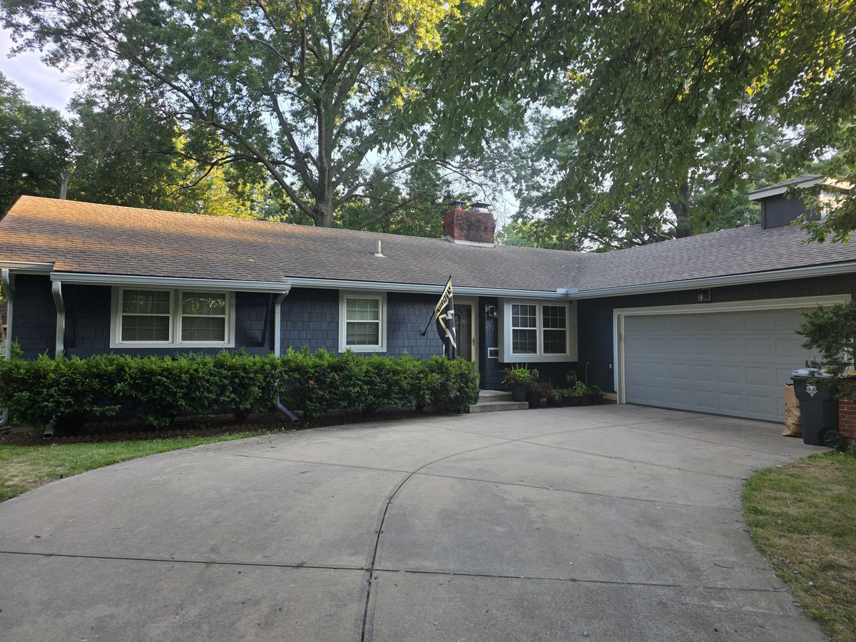 jjringer's tweet photo. It was 98% finished last week, but just had the finishing touches put on to complete my house re-siding! (and new basement windows)

I'm really thrilled how this turned out! https://t.co/ocuED8kb0v