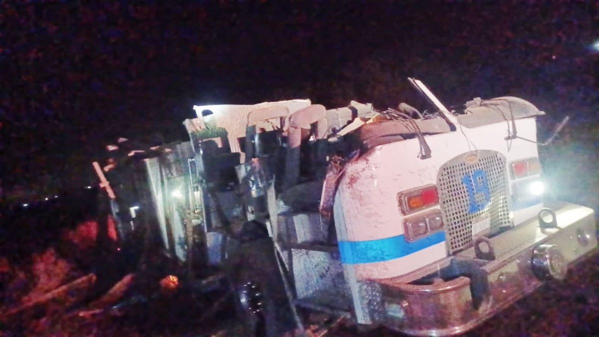 TheSecretList's tweet image. IMPORTANT: Immediate Need For Fire Apparatus After Firefighter Is Killed In The Line Of Duty 
firefighterclosecalls.com/important-need…  #firetruck #fireengine #firefighter #firefighters #bombero #Bomberos #LODD