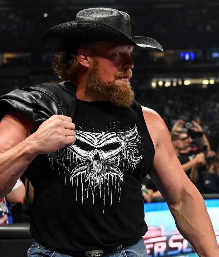 مب قاعد استوعب الصدق ان اخر ظهور لبروك كان في سمرسلام 23 قبل عودته امس ! بارت تايمر مُرعب الصدق اللي اقوله الله يعين محبينه وفانزاته لو انا مكانهم يمكن تطلع روحي ، ولكن عودته امس على الطاري كانت مب على البال والشيء اللي احبه في بروك ان جميع عوداته تكون ما تخطر على البال الصدق .