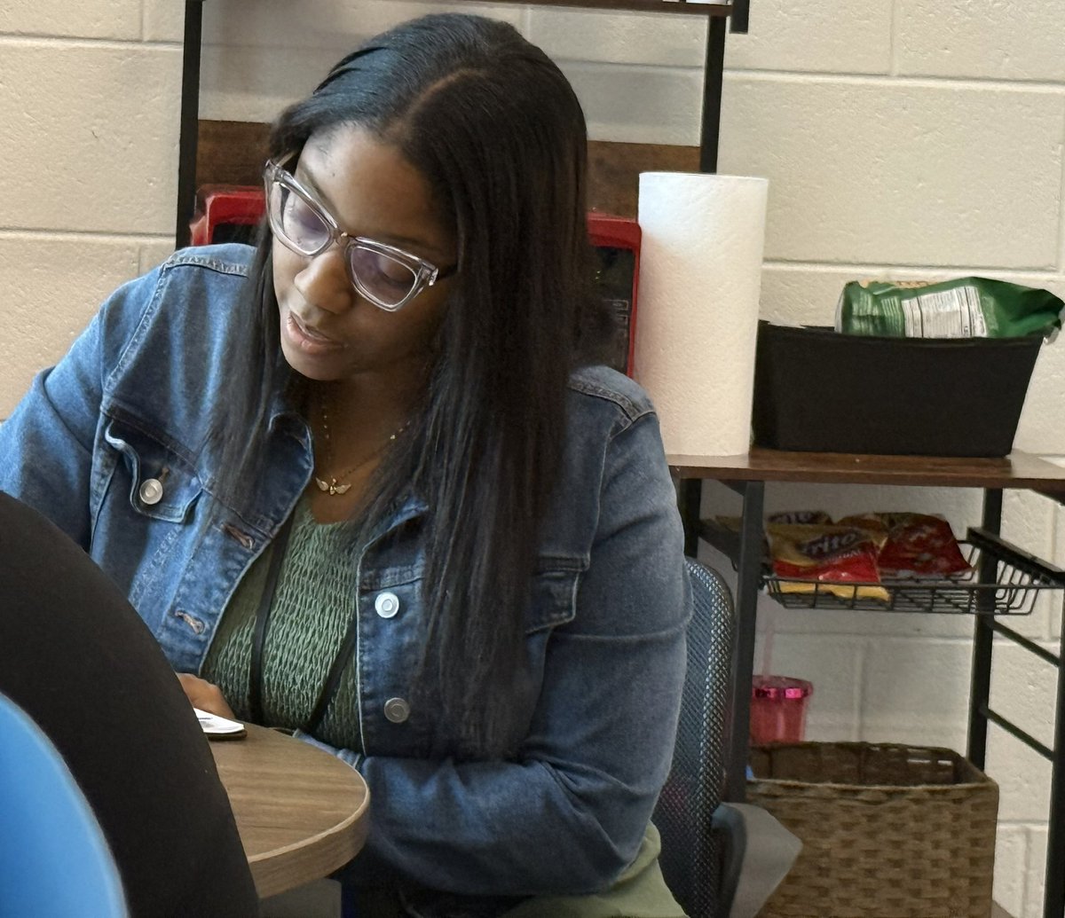 SJacksonEDU2 (@sjacksonedu2) on Twitter photo Thank you to our school social worker, Mrs. Sims for her service as she consults and partners with our families to meet their needs. #families1st <a href="/BCE_HCS/">Birch Creek Elementary</a> <a href="/QuaviousWright/">Quavious Wright</a> <a href="/dr_tiffanyl/">Dr. Tiffany L. Wheeler</a> Thank you to our school social worker, Mrs. Sims for her service as she consults and partners with our families to meet their needs. #families1st <a href="/BCE_HCS/">Birch Creek Elementary</a> <a href="/QuaviousWright/">Quavious Wright</a> <a href="/dr_tiffanyl/">Dr. Tiffany L. Wheeler</a>