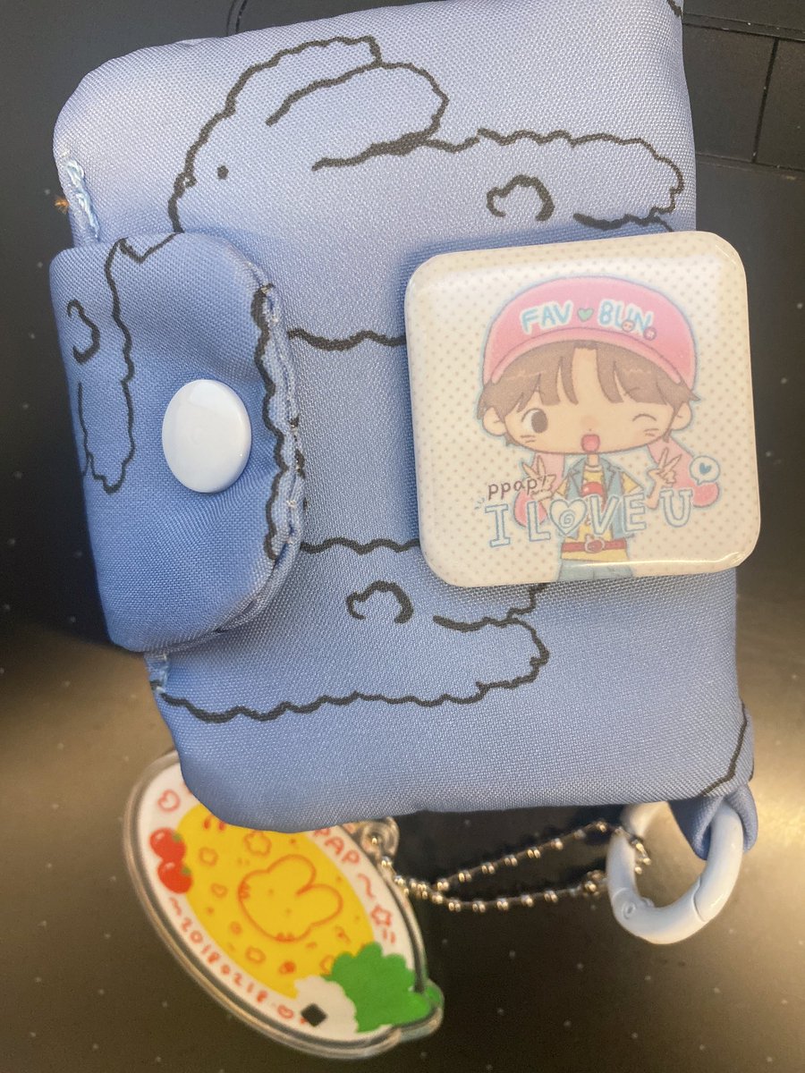 나눔해주셧던굿즈 장착 완...😍다른굿즈는 지갑안에 소중히넣어두었습니다