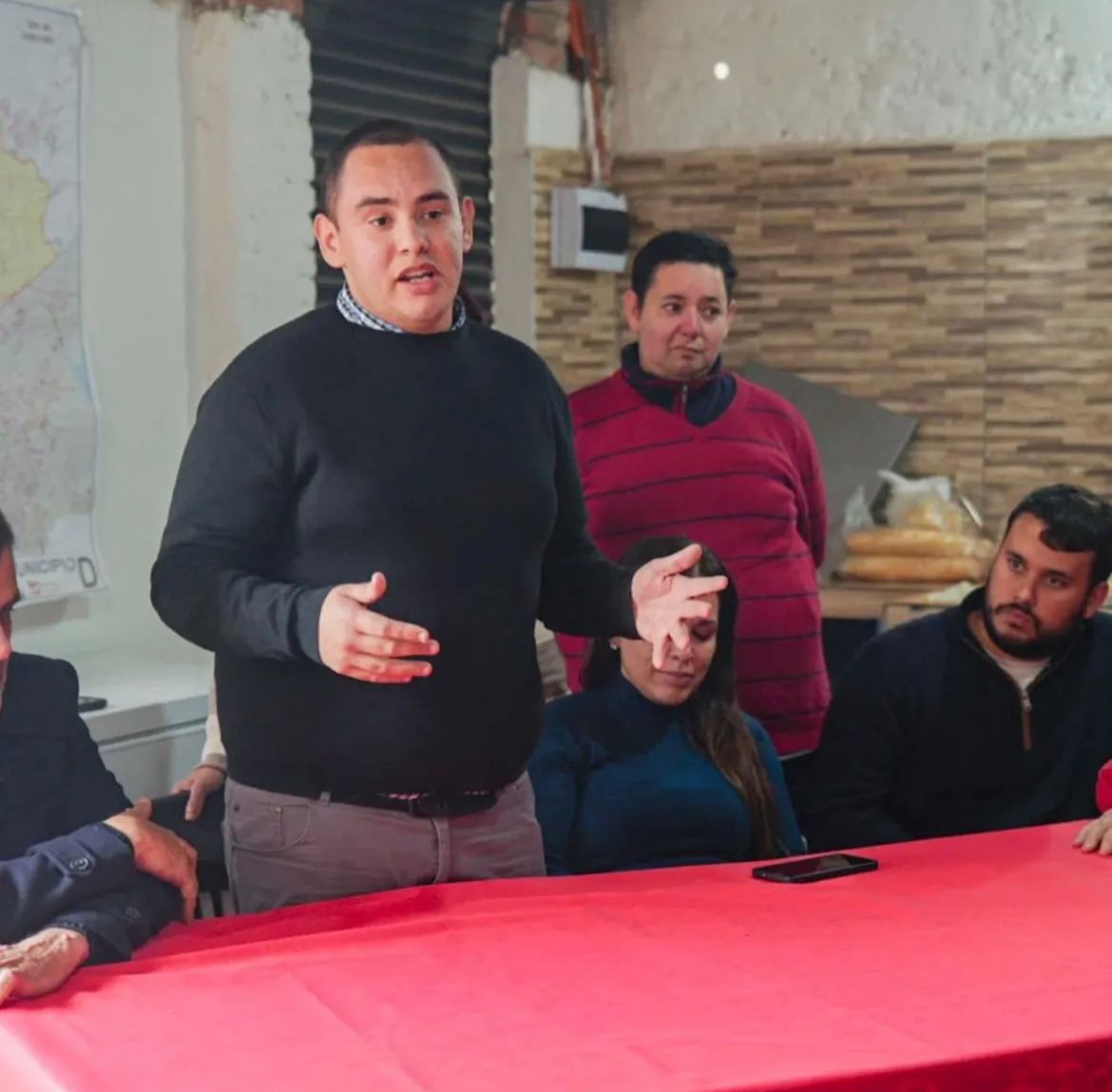 Gracias a todos los que acompañaron el pasado día sábado a la primera asamblea del club zonal D. Junto a él <a href="/CEDMontevideoPC/">CEDMontevideo</a> , agradecer a los legisladores, a nuestra secretaria general <a href="/marurosello/">Ma Eugenia Roselló</a>  y a todo el equipo del CED. Este es el camino.