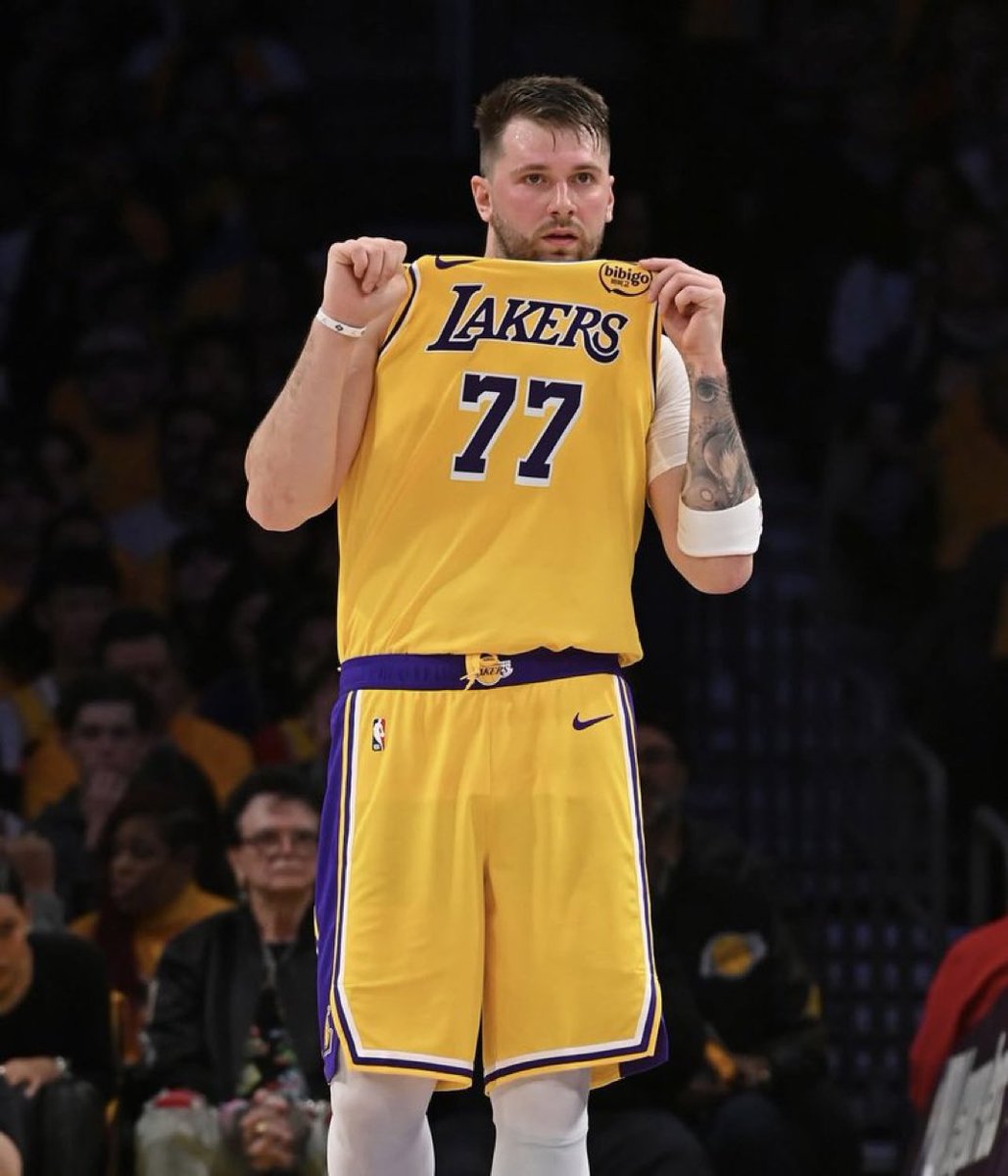 Fullcourtpass's tweet image. Luka Doncic is expected to decline his 2028-29 player option and sign a $400 million-plus deal with the Lakers in the summer of 2028, per @LakersDailyCom 

Doncic will become the first player in NBA history to make $80 million per year

(lakersdaily.com/source-lakers-…)