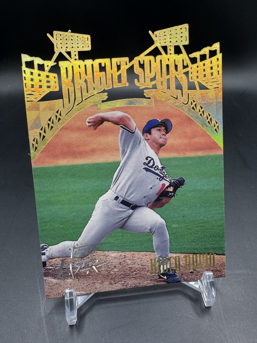 Giving myself a $5 budget to find cards I think are cool.

This week’s card is a 1996 Topps Laser Hideo Nomo Bright Spots die cut

$4.55 shipped to my door step.