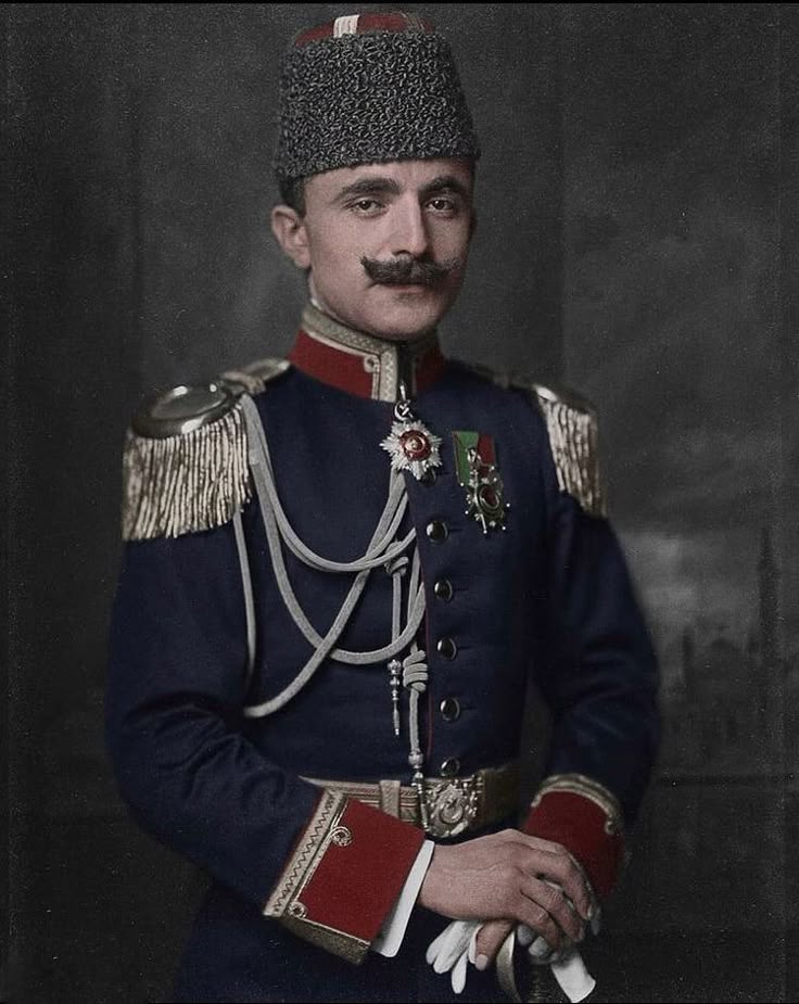 Unutulmaz Kahraman ülkücülerin gönül sultani Türkçülüğün ilk şehidi Enver paşa