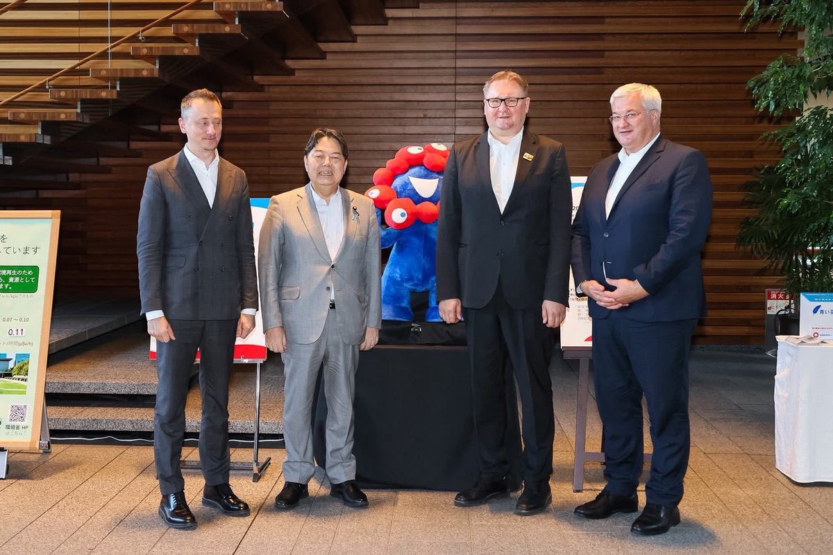 大阪・関西万博のウクライナ・ナショナルデー行事に参加するため訪日中のウクライナのカチカ欧州・欧州大西洋統合担当副首相一行による表敬を受けました。私から、我が国はウクライナの公正かつ永続的な平和への取組を支持しており、ウクライナを支援し続ける我が国の姿勢は揺るがないと述べた上で、本