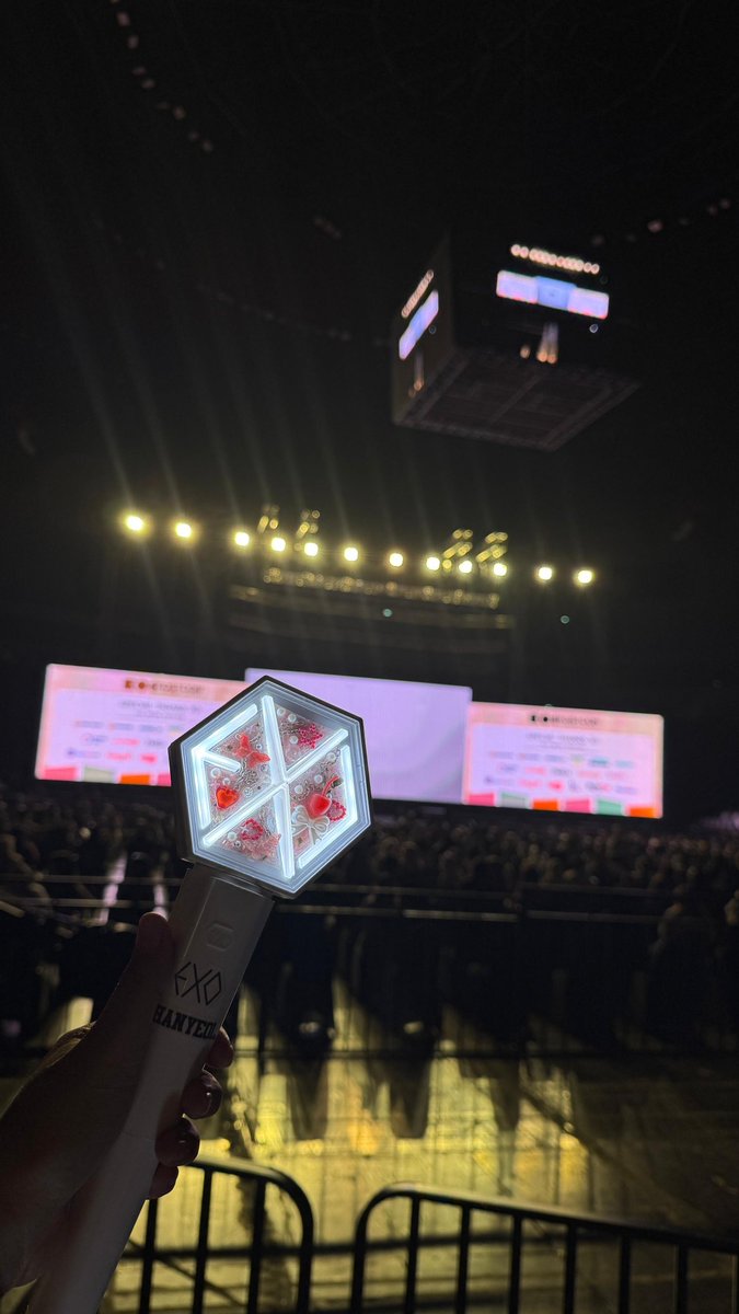 eonoiaaaaaaa's tweet photo. Happy anniversary EXO-L 🤍

#HappyEXOLDay #11YearsofEXOLove
#EXOL11thAnniversary https://t.co/rK9JIWvBP0