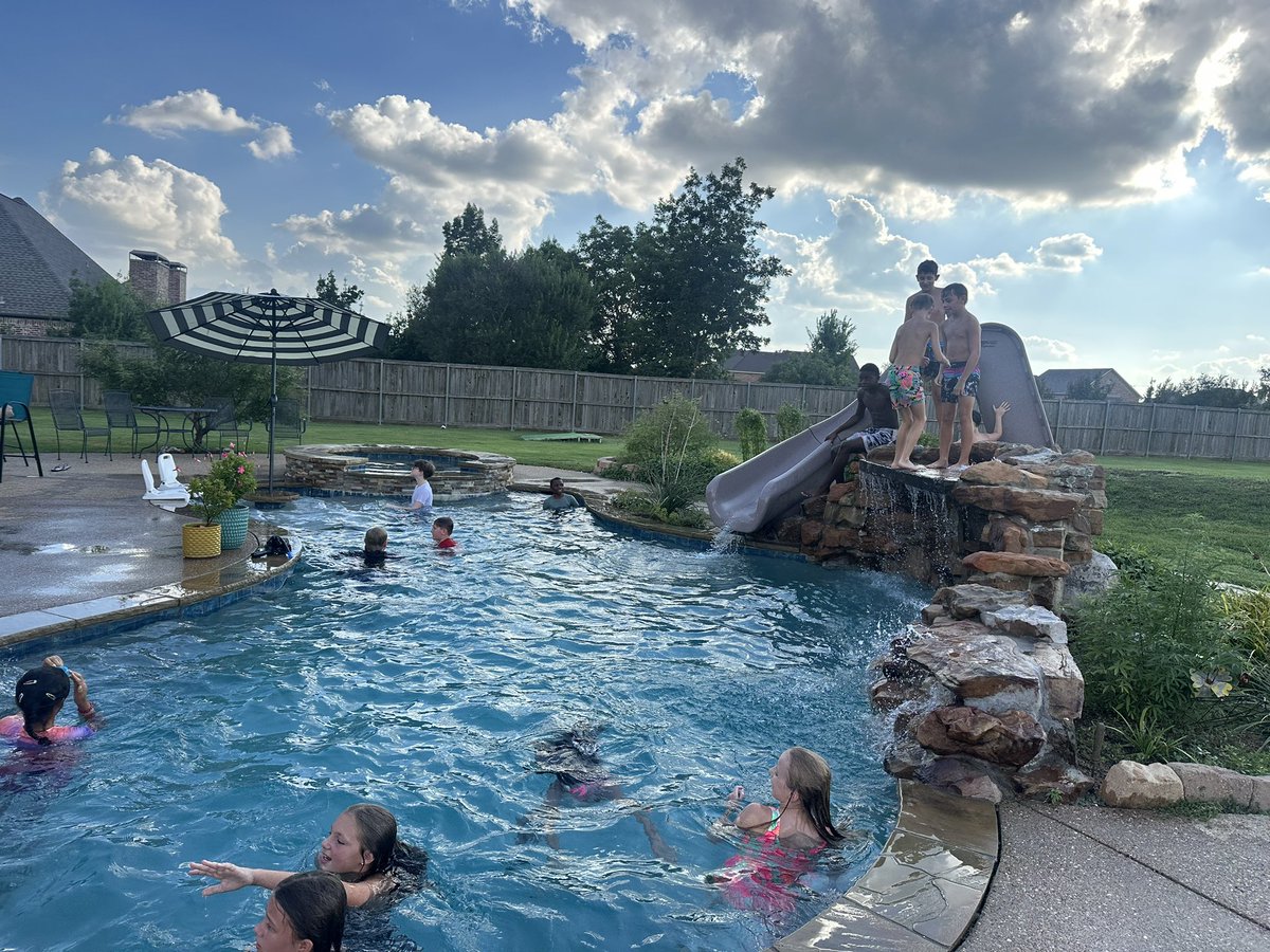 redeemedwretch5's tweet photo. Hosting the CLife youth this week for back to school parties. Great kids and leaders for Christ. https://t.co/FkQhkuKQ4M