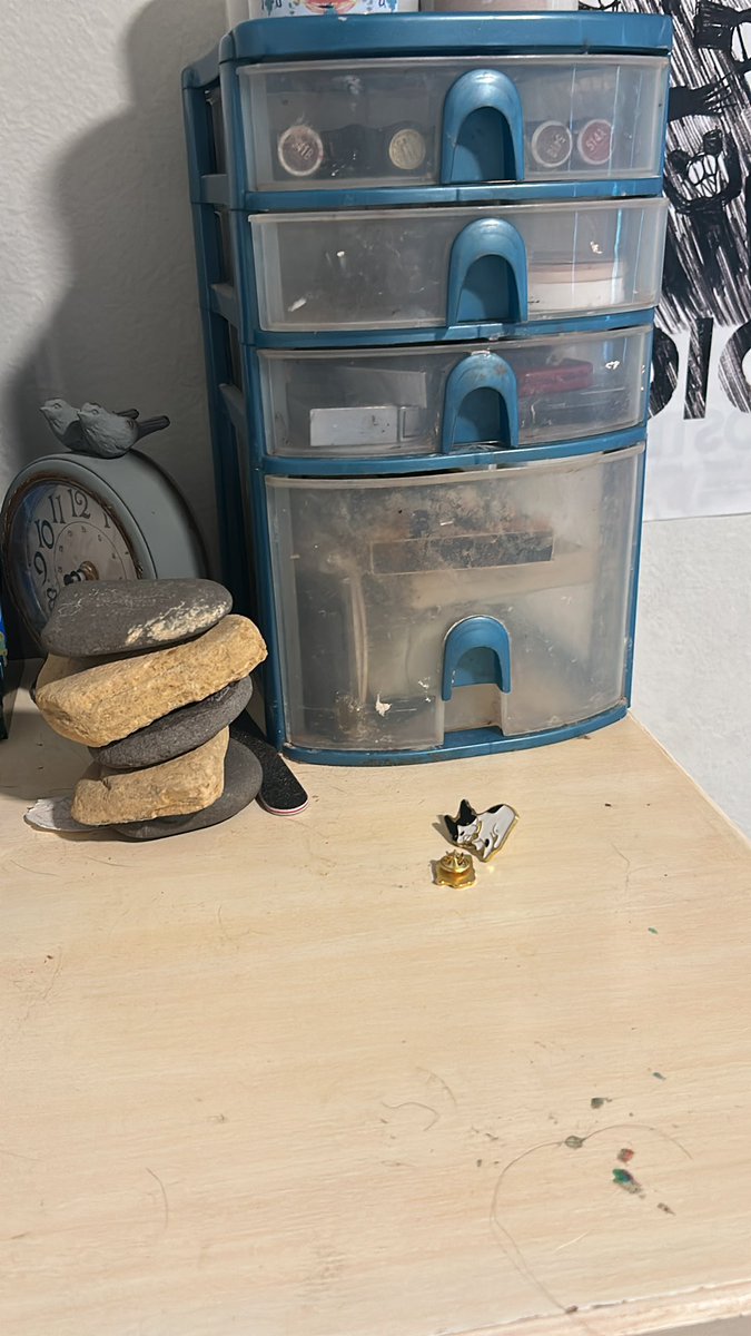 3v3ntuallyg0ne's tweet image. Evil guardian gave me the makeup the day use and said she would match’s pins with my idk why I’m crying I just feel like I finally have her back little by little