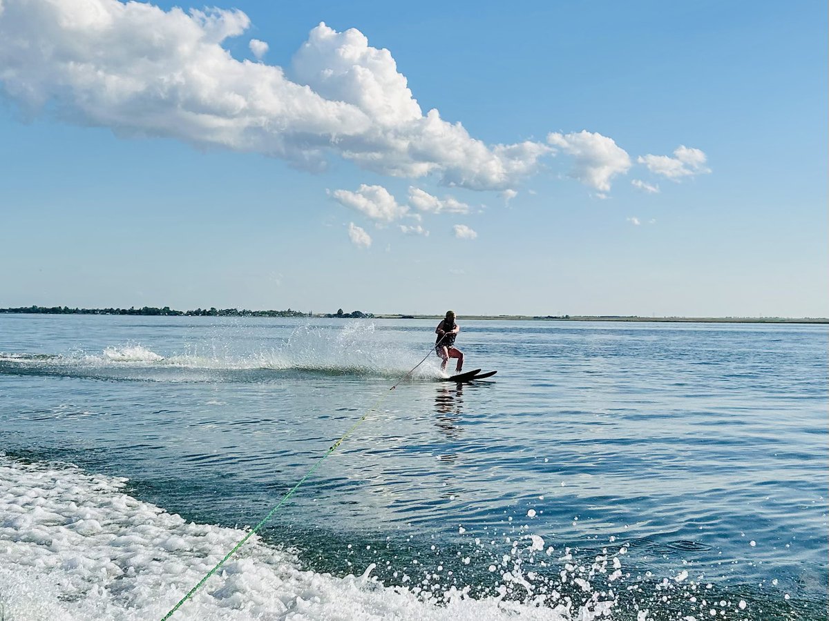 A good, hard rip on the ski to cap a wonderful Saskatchewan Day Long Weekend. 

Steph also booted up and gave it.