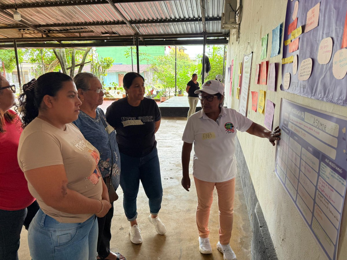 En #Villagarzón, #Putumayo las organizaciones sociales de ASOMIR y ASOMUPAZ construyen planes de acción para hacer seguimiento a la política pública de género y fortalecer su incidencia política en el municipio. #MujeresTejiendoUnFuturoDePaz <a href="/UEenColombia/">Unión Europea en Colombia 🇪🇺</a> <a href="/mujertejedora/">Tejedoras de Vida</a> #COSPE