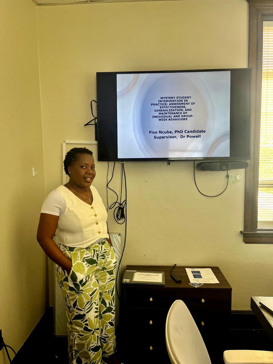 Congratulations to Fiso for proposing her Thesis today!! 💛🖤🦅
We are so proud of you! 
#SMTTT
#USMSCHOOLPSYCH