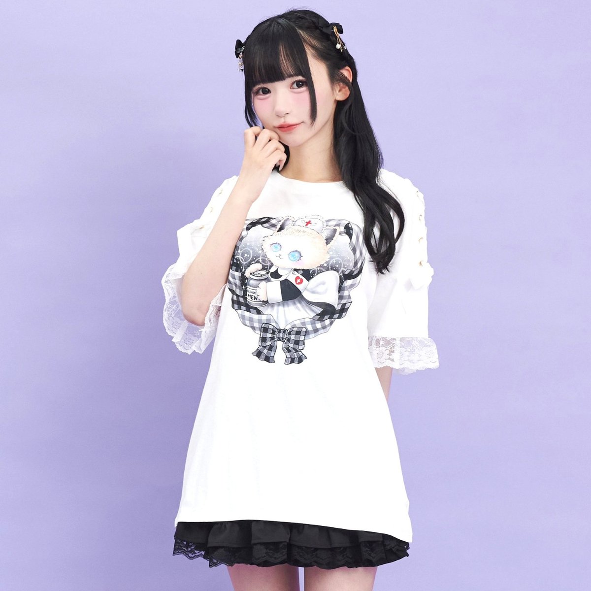 Pick Up
'25 AWできゅんと
ときめき、キラメキを！

ナース服を着た猫をハート型リボンで囲った
オリジナルプリントが愛らしい🐈💕
肩にレースアップ、袖口のレースが
シーハニらしくガーリー🎀🖤
x.gd/ihV0k

店舗
x.gd/N8K0E

#secrethoney
#シーハニ
#シークレットハニー