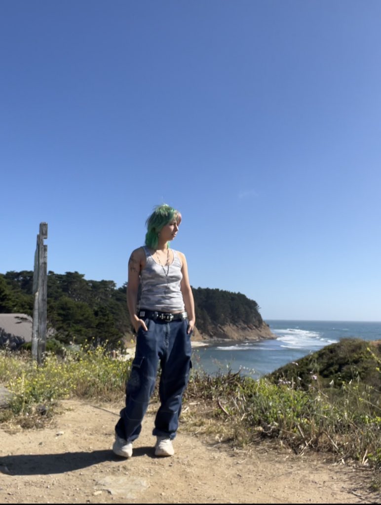 scarybreadman's tweet image. reconnecting with nature brings about within me both an appreciation for life and an intense yearning to be not single