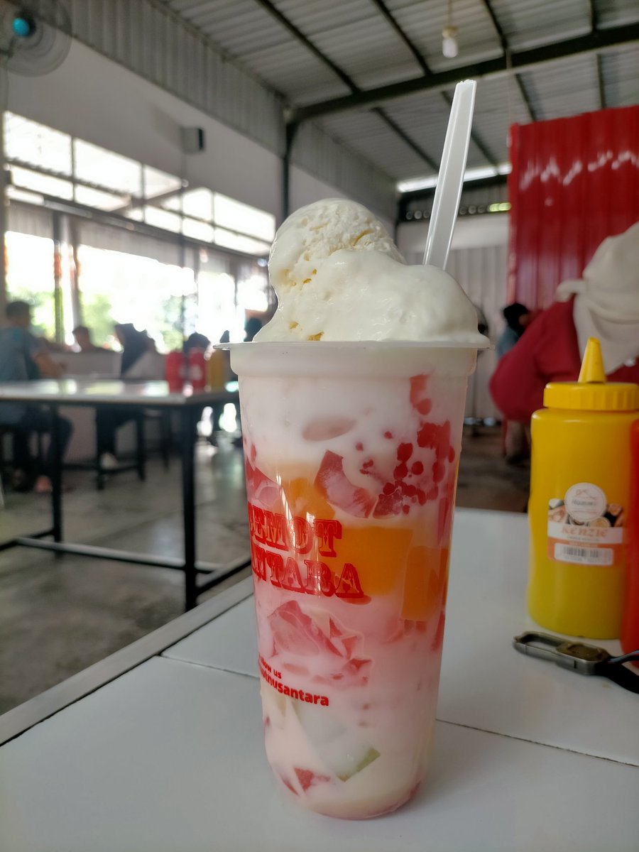 PintuJogja's tweet photo. Salah satu tempat kuliner di Kotabaru yang asyik. Siapa pernah kesini? https://t.co/OgRnKl031M