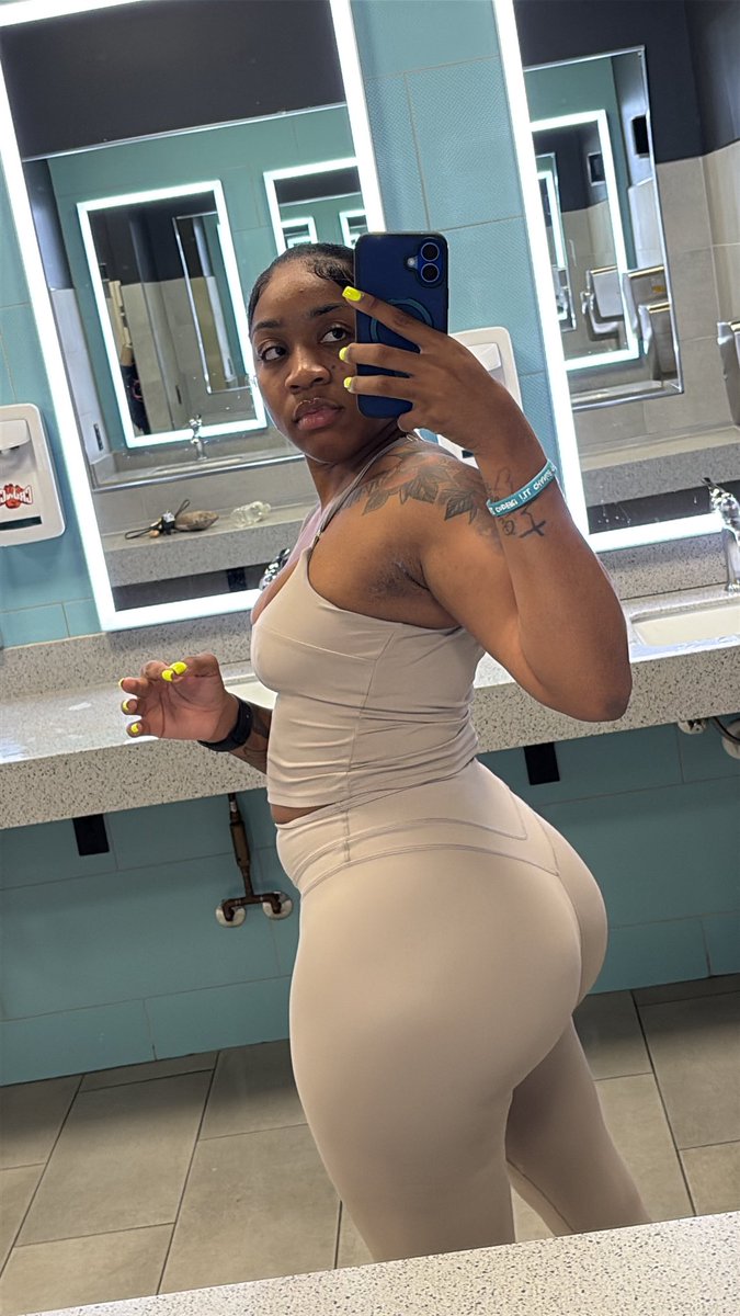 🤍 tweet media