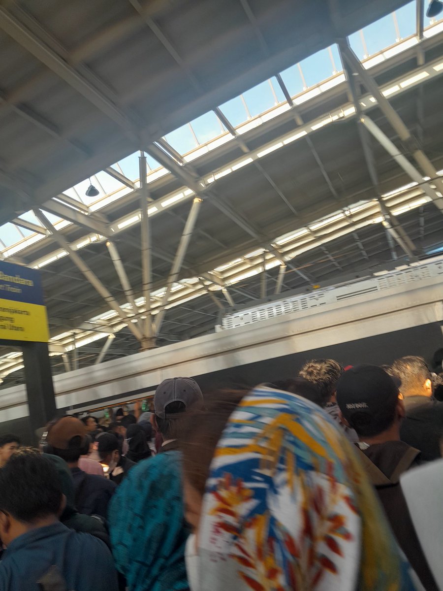 manggarai gua kata lu kyk pasar malam hari ini woi😭😭 telat 30mnt🥹🥹
