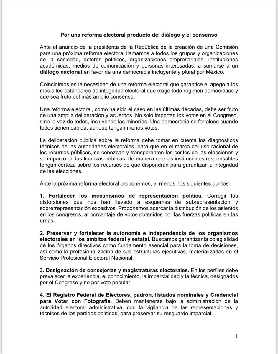 lorenzocordovav's tweet photo. Ayer varios ex titulares del IFE/INE y el TEPJF hicimos un llamado a un diálogo público incluyente que permita un consenso amplio en torno a una reforma electoral que fortalezca la representación del pluralismo, la autonomía de los órganos electorales y la equidad en la contienda https://t.co/LGgOxYn69P
